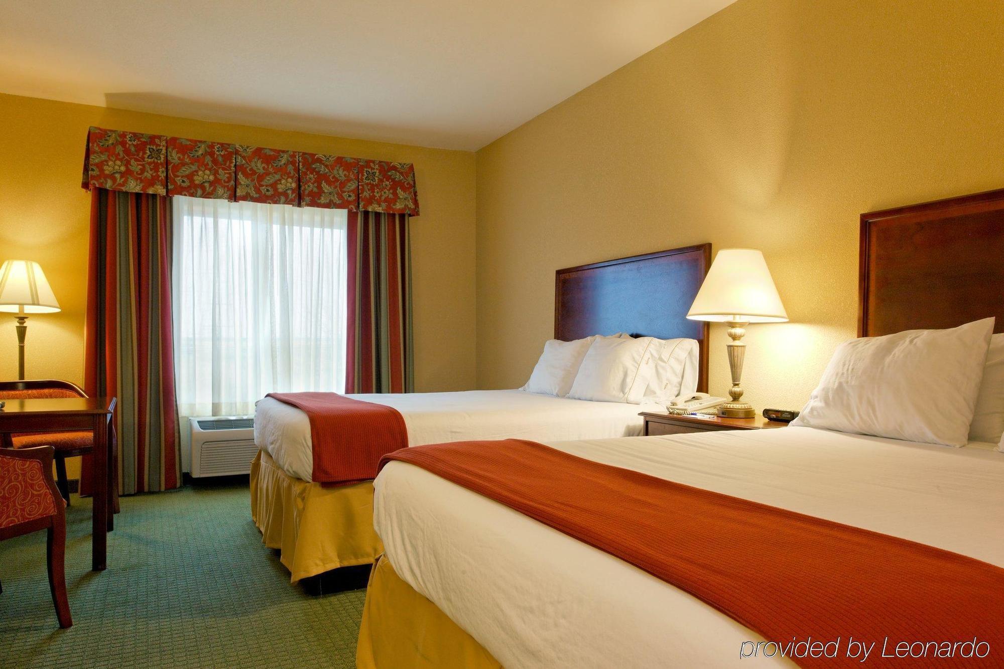 Holiday Inn Express & Suites San Antonio South Kültér fotó